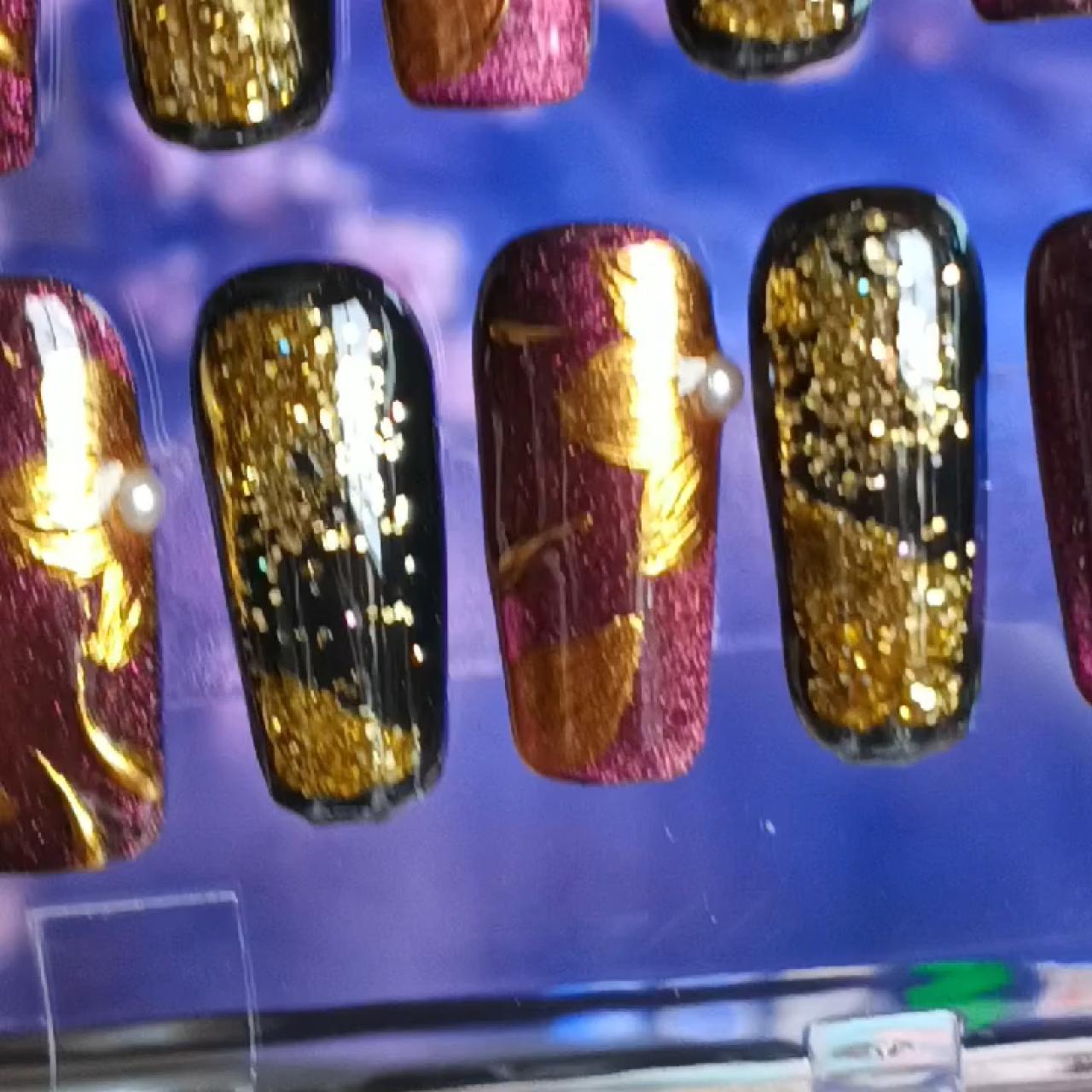 item listed by radiant_nails