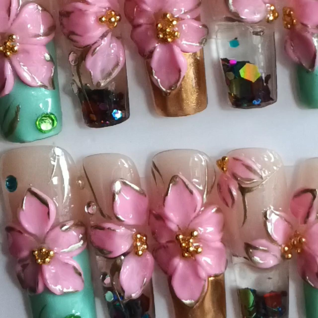 item listed by radiant_nails