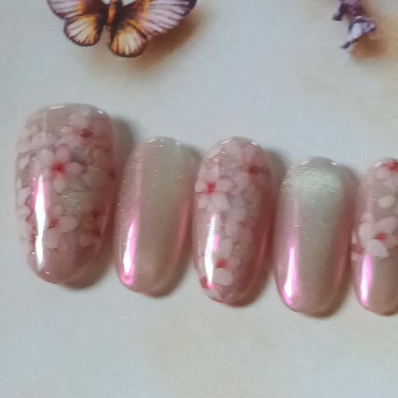 item listed by radiant_nails