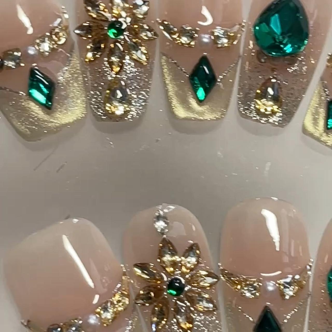 item listed by radiant_nails