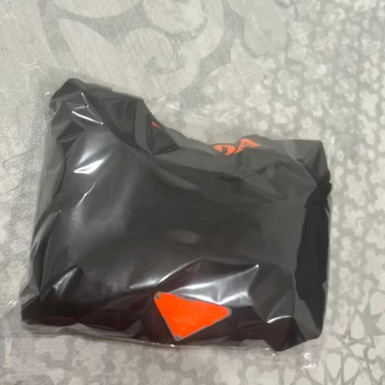 item listed by ariel_553