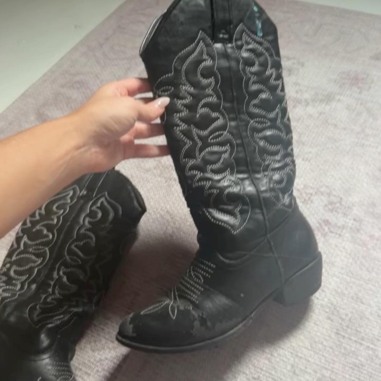 item listed by glittyxo