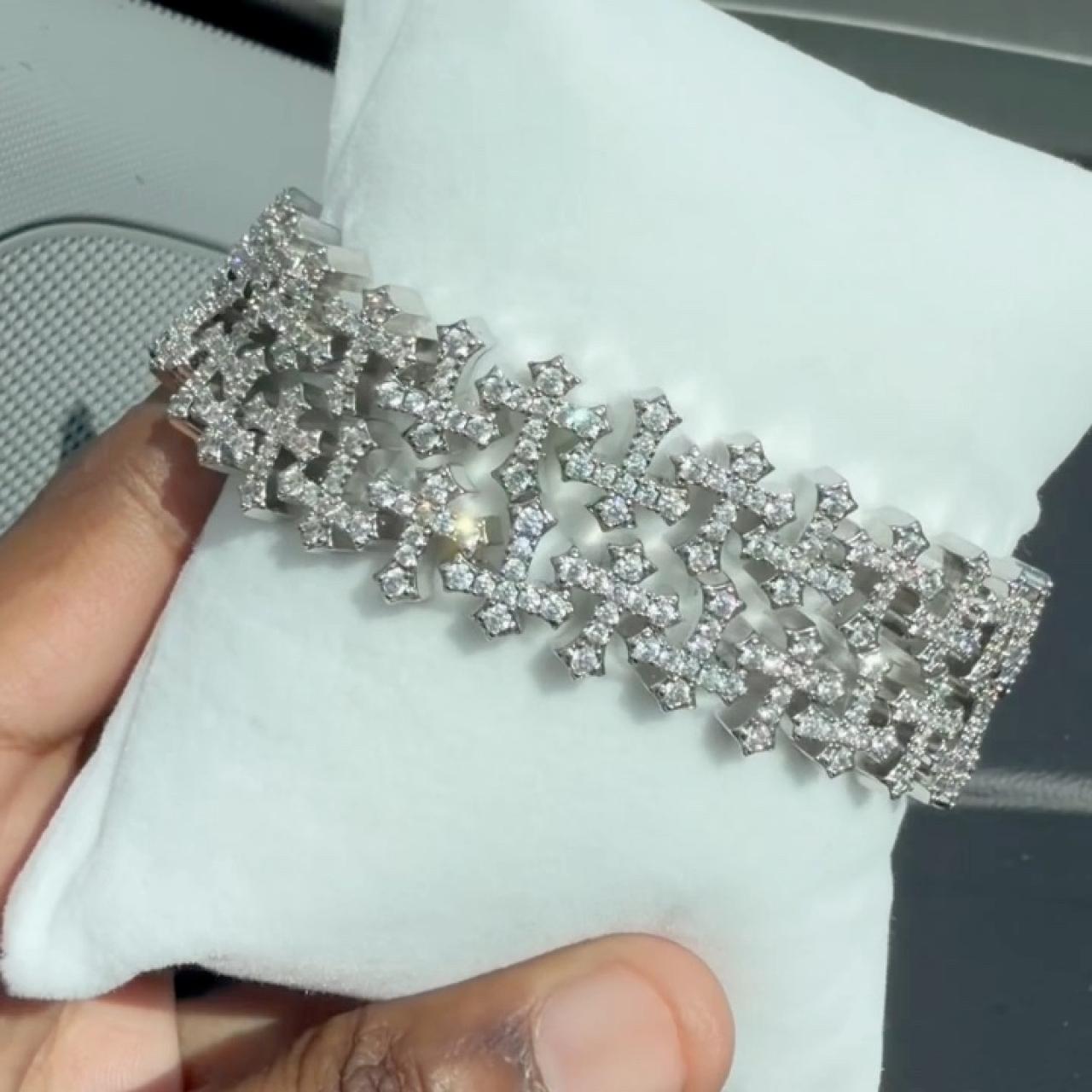 item listed by theprettygirlvault_