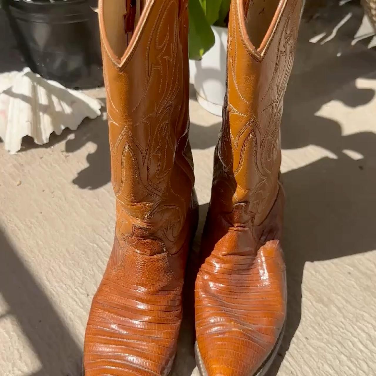 item listed by sunnyset_secondhand